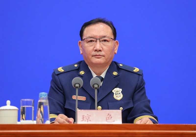 欧美亚洲插尿道应急部党组成员、消防救援局局长琼色出席新闻发布会